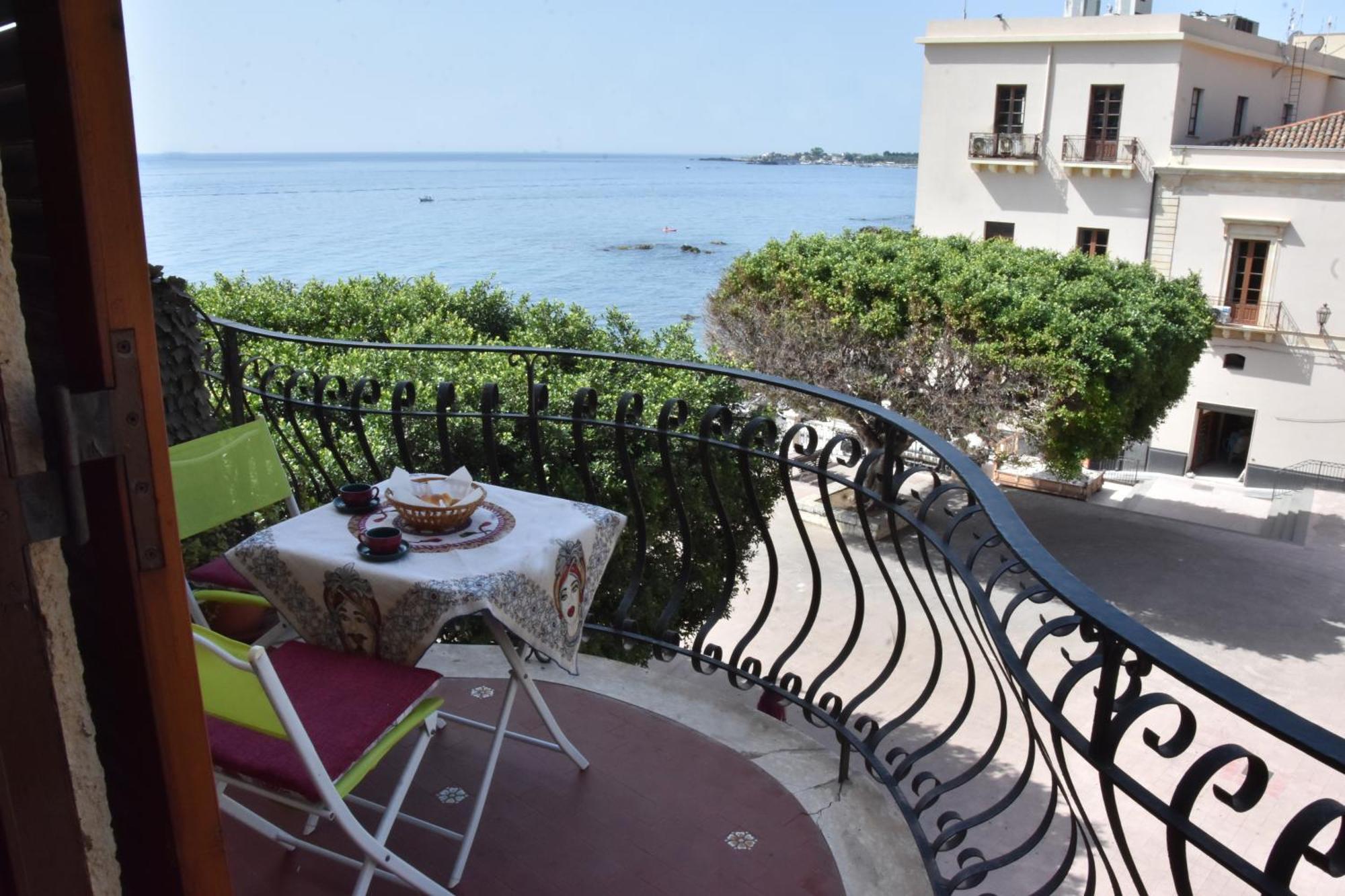 Ferienwohnung Plaza Giardini-Naxos Exterior foto
