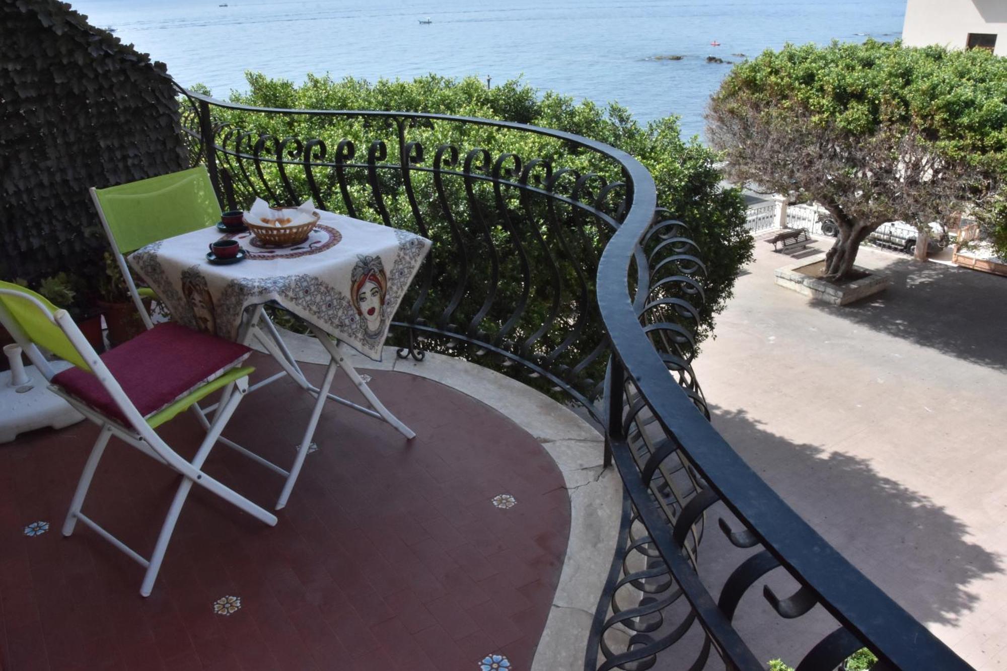 Ferienwohnung Plaza Giardini-Naxos Exterior foto