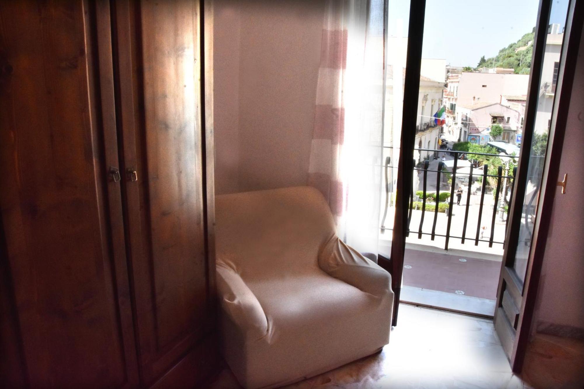 Ferienwohnung Plaza Giardini-Naxos Exterior foto