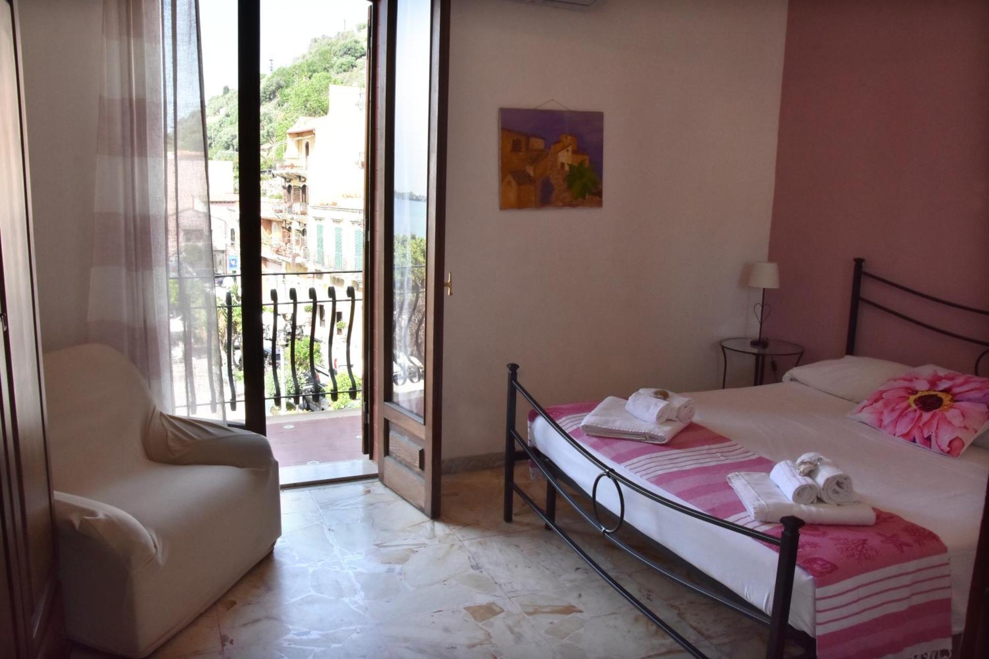 Ferienwohnung Plaza Giardini-Naxos Exterior foto