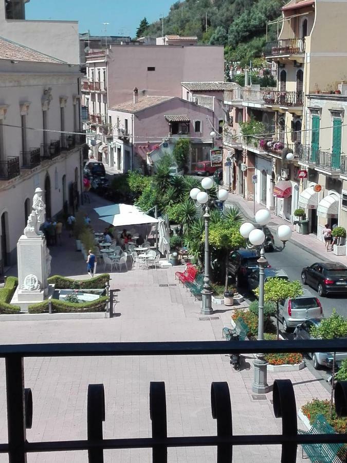 Ferienwohnung Plaza Giardini-Naxos Exterior foto
